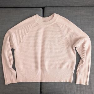 FLX performance ribbed sweater. Zipper arms. Light pinky-purple. Size small